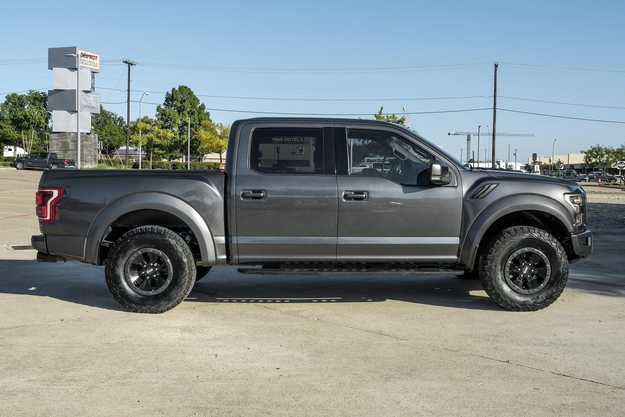 2017 Ford F-150 Raptor photo 3