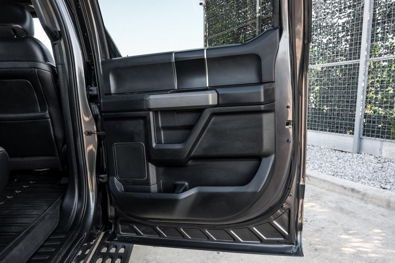 2017 Ford F-150 Raptor photo 43