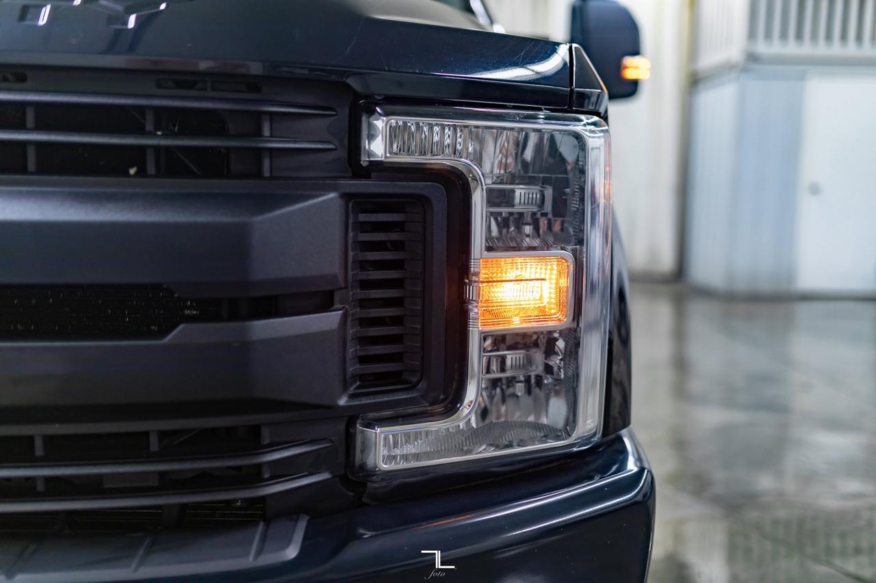 2017 Ford F-250 4x4 Crew Cab XL Longbox Diesel Topper Red Deer AB