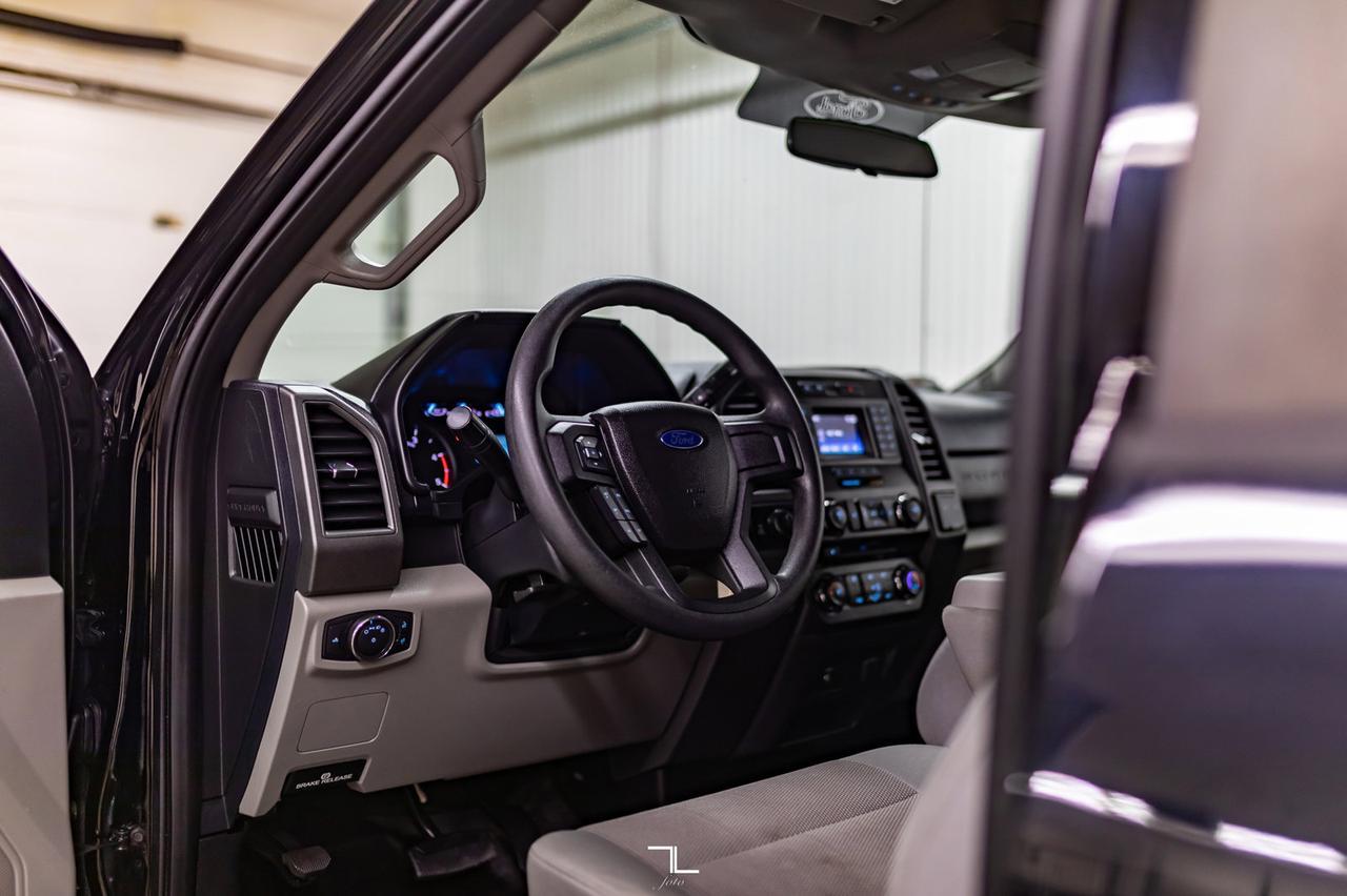 2017 Ford F-250 4x4 Crew Cab XL Longbox Diesel Topper Red Deer AB