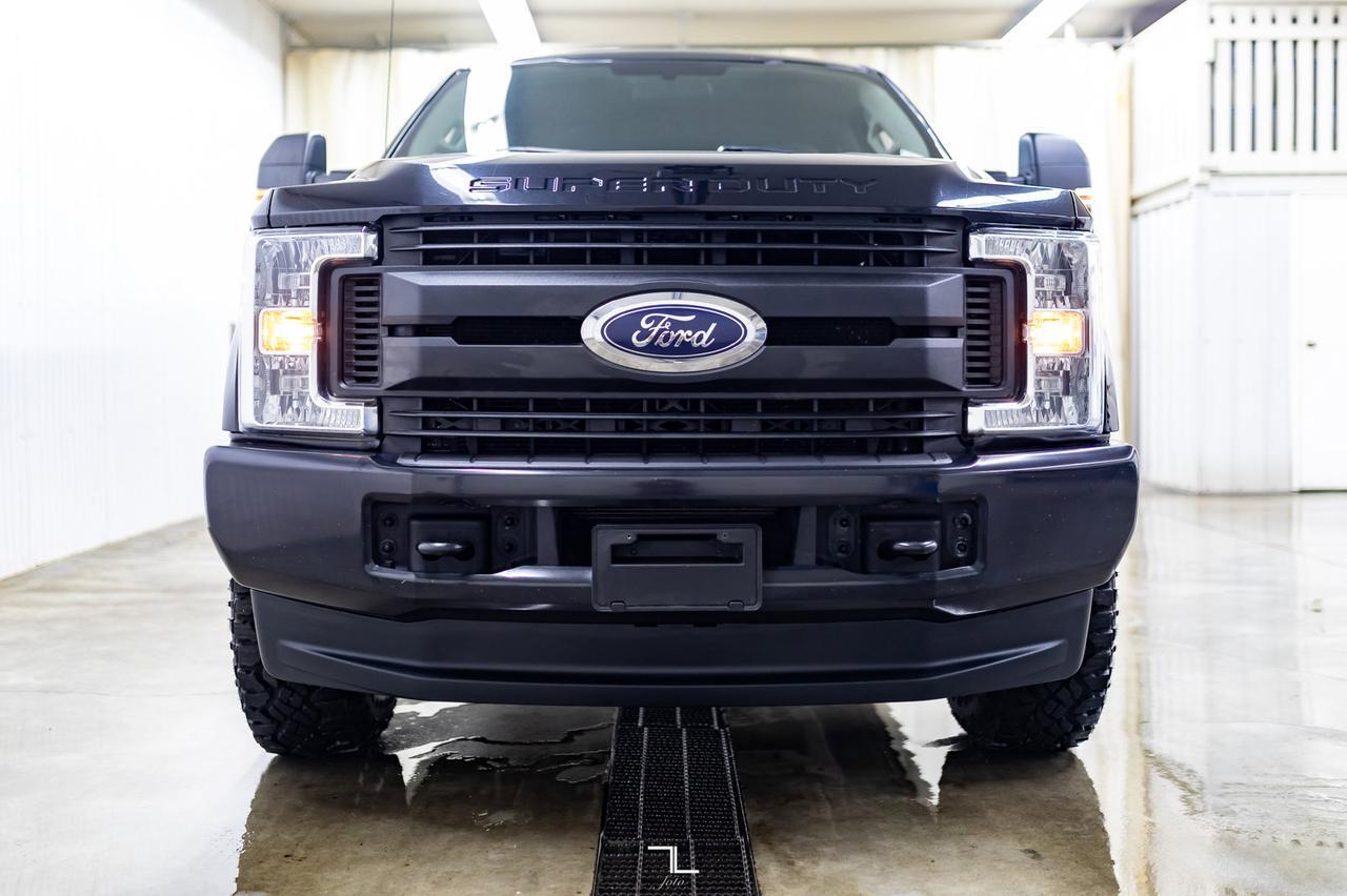 2017 Ford F-250 4x4 Crew Cab XL Longbox Diesel Topper Red Deer AB