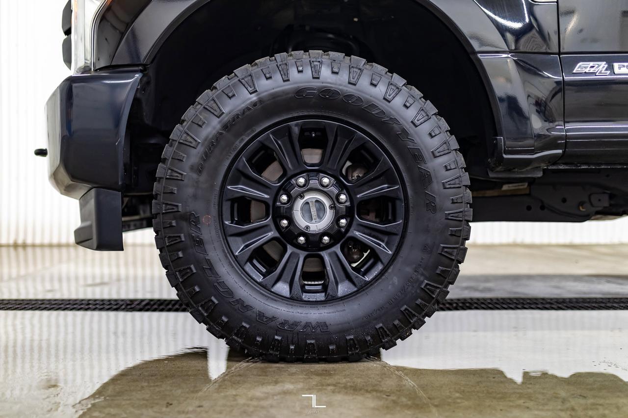 2017 Ford F-250 4x4 Crew Cab XL Longbox Diesel Topper Red Deer AB