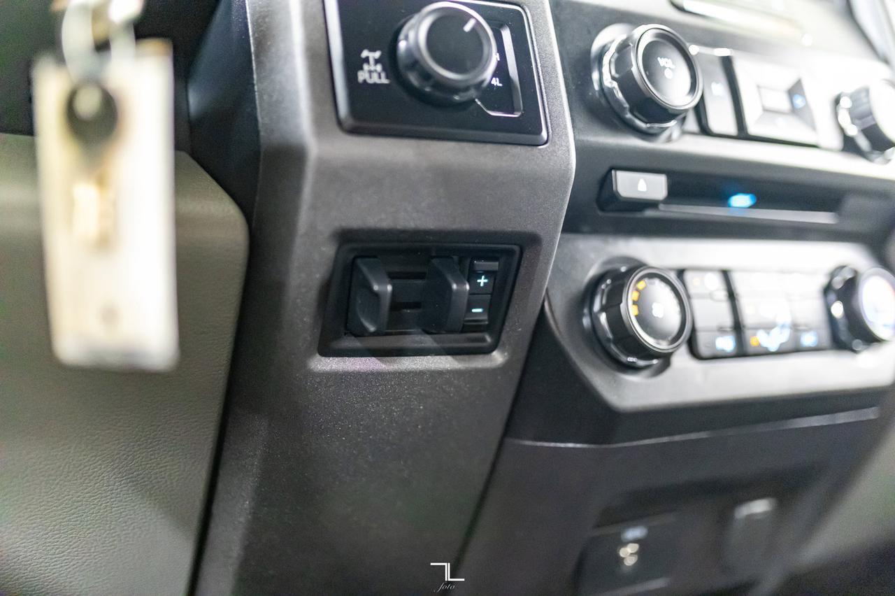 2017 Ford F-250 4x4 Crew Cab XL Longbox Diesel Topper Red Deer AB