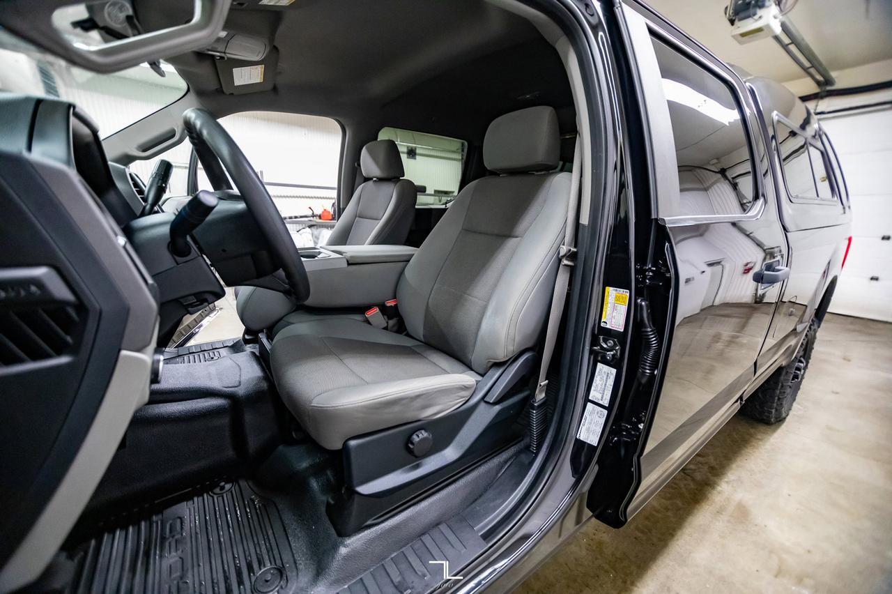 2017 Ford F-250 4x4 Crew Cab XL Longbox Diesel Topper Red Deer AB