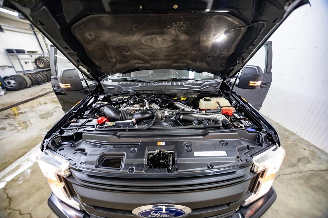 2017 Ford F-250 4x4 Crew Cab XL Longbox Diesel Topper Red Deer AB