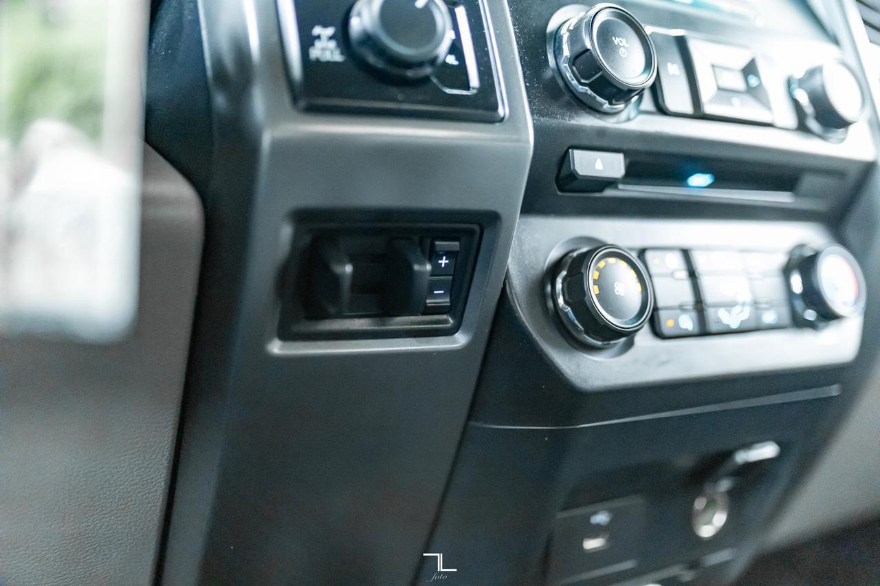 2017 Ford F-250 4x4 Crew Cab XLT BCam Red Deer AB