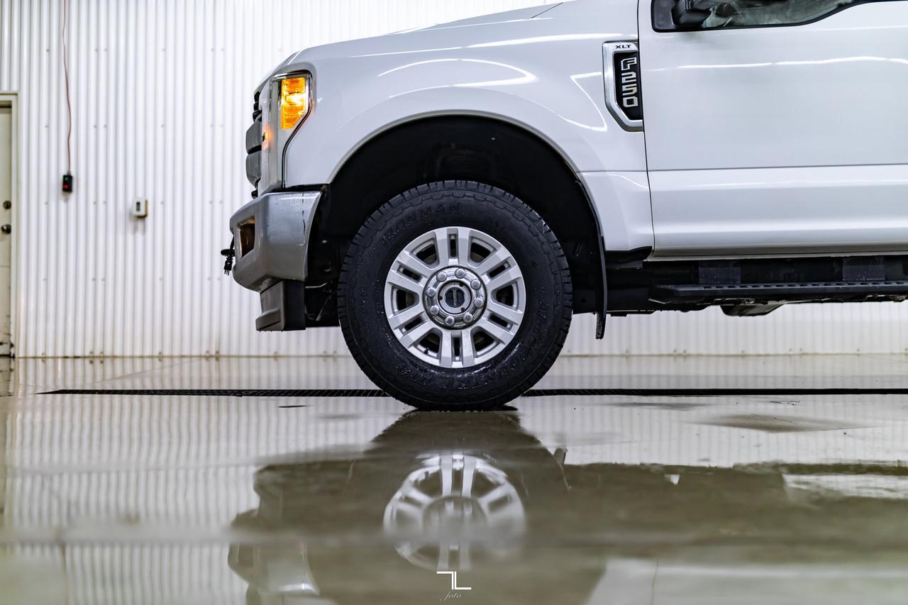 2017 Ford F-250 4x4 Crew Cab XLT BCam Red Deer AB