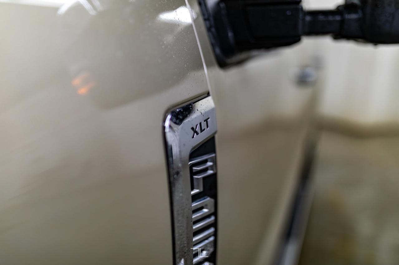 2017 Ford F-250 4x4 Crew Cab XLT Diesel Nav BCam Red Deer AB