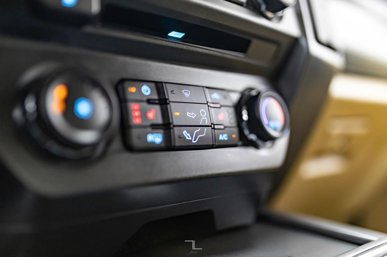 2017 Ford F-250 4x4 Crew Cab XLT Diesel Nav BCam Red Deer AB