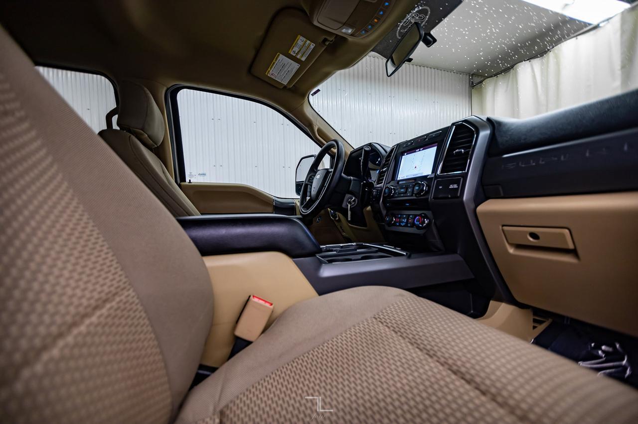 2017 Ford F-250 4x4 Crew Cab XLT Diesel Nav BCam Red Deer AB