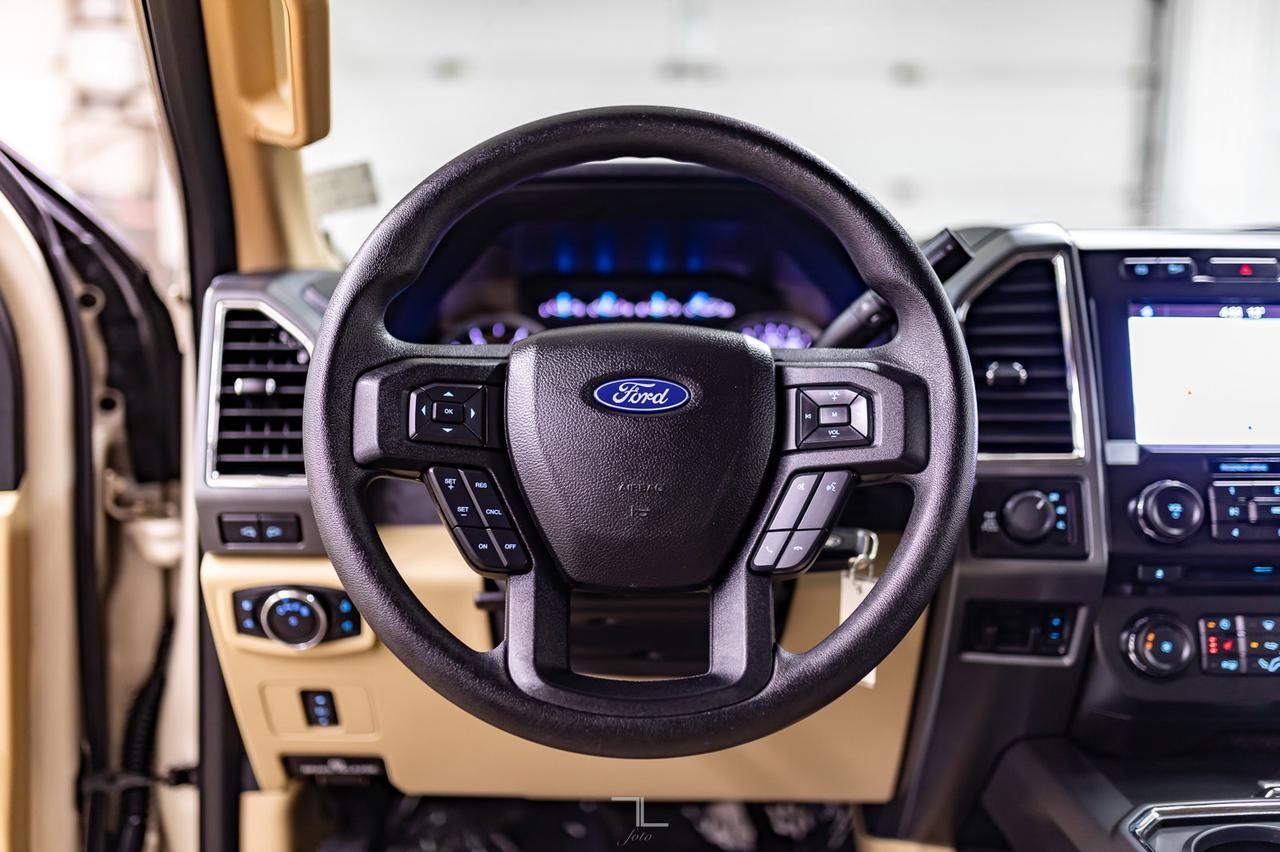 2017 Ford F-250 4x4 Crew Cab XLT Diesel Nav BCam Red Deer AB