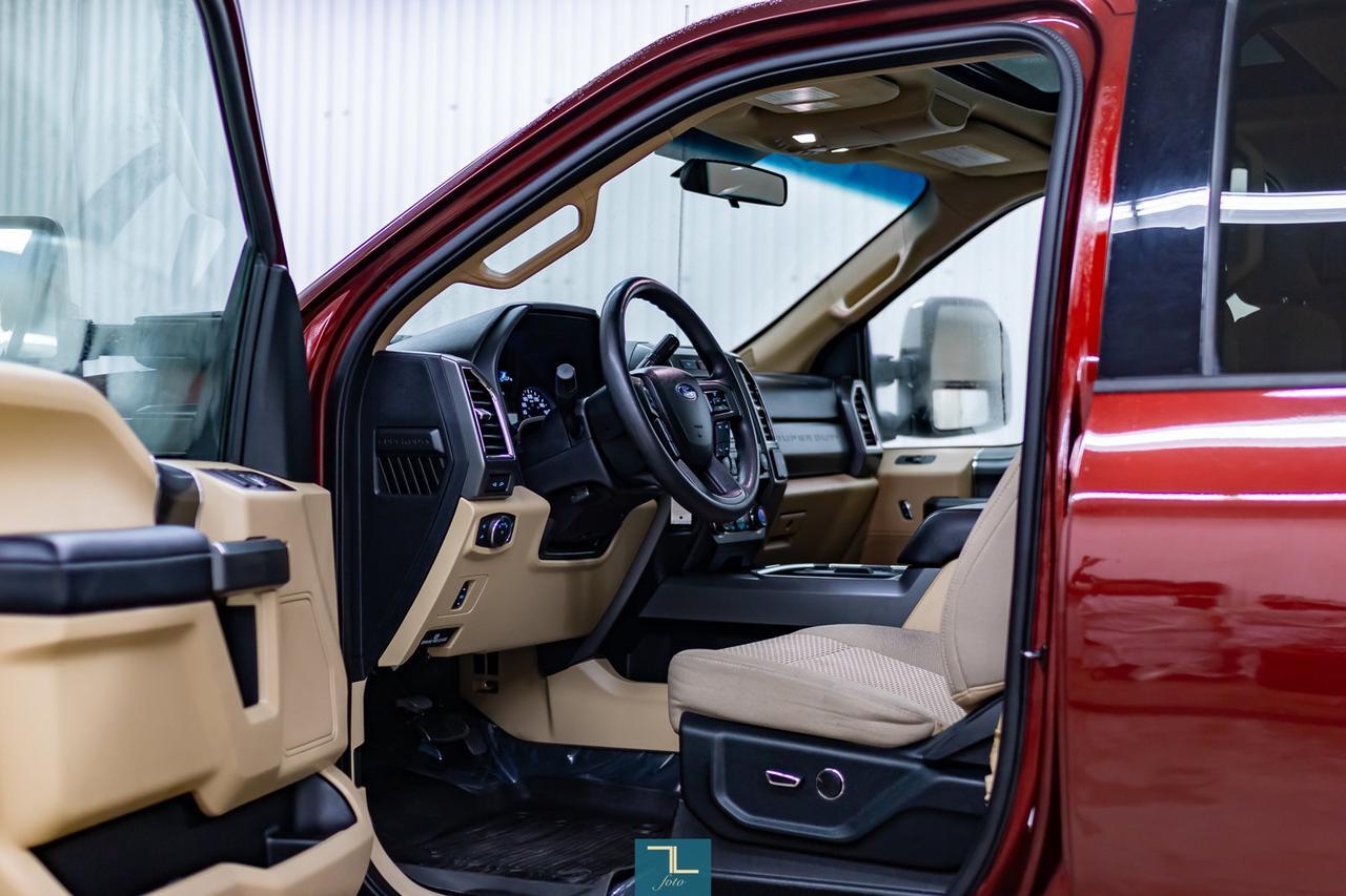 2017 Ford F-250 4x4 Crew Cab XLT FX4 Roof Nav BCam Red Deer AB