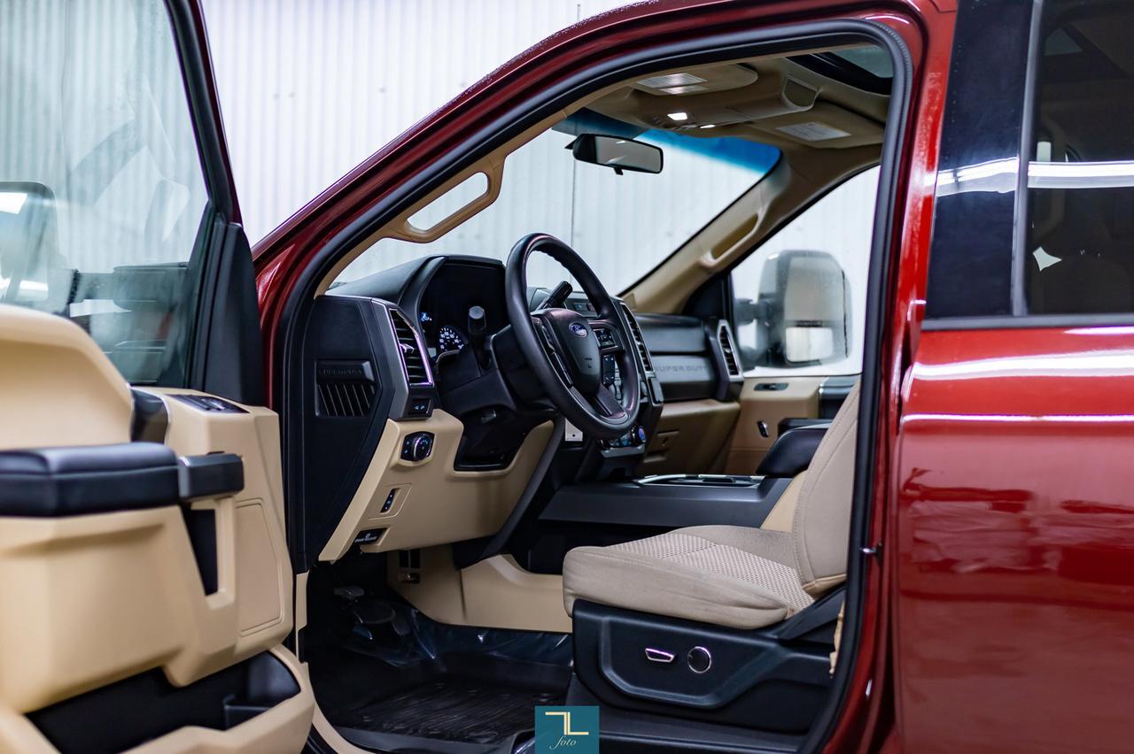 2017 Ford F-250 4x4 Crew Cab XLT FX4 Roof Nav BCam Red Deer AB