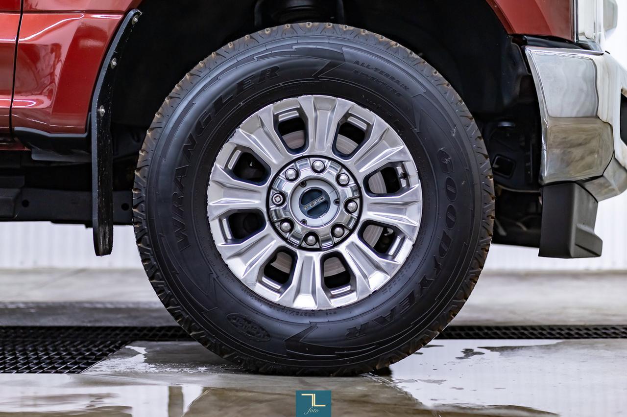 2017 Ford F-250 4x4 Crew Cab XLT FX4 Roof Nav BCam Red Deer AB