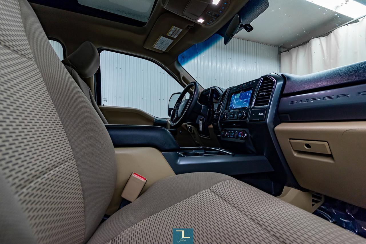 2017 Ford F-250 4x4 Crew Cab XLT FX4 Roof Nav BCam Red Deer AB