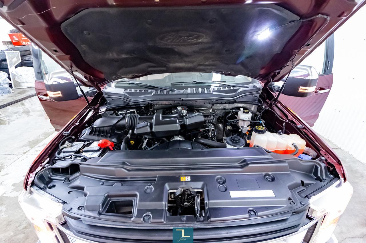 2017 Ford F-250 4x4 Crew Cab XLT FX4 Roof Nav BCam Red Deer AB