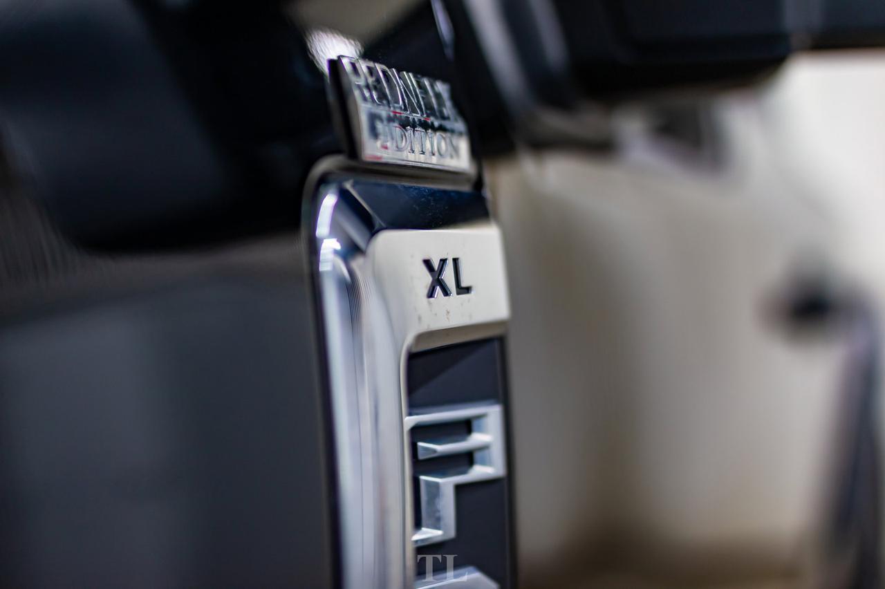 2017 Ford F-250 4x4 Reg Cab XL Longbox 6&quot; Lift Wheels Red Deer AB