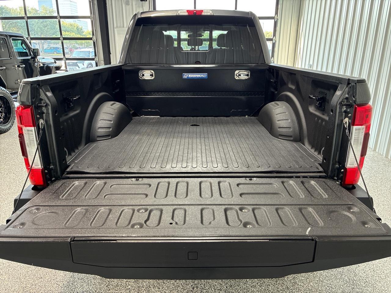 2017 Ford F-250 Lariat, Diesel, 4x4, Ultimate Pkg, 40 Gallon Auxiliary Fuel Tank/Toolbox, Gooseneck Houston TX