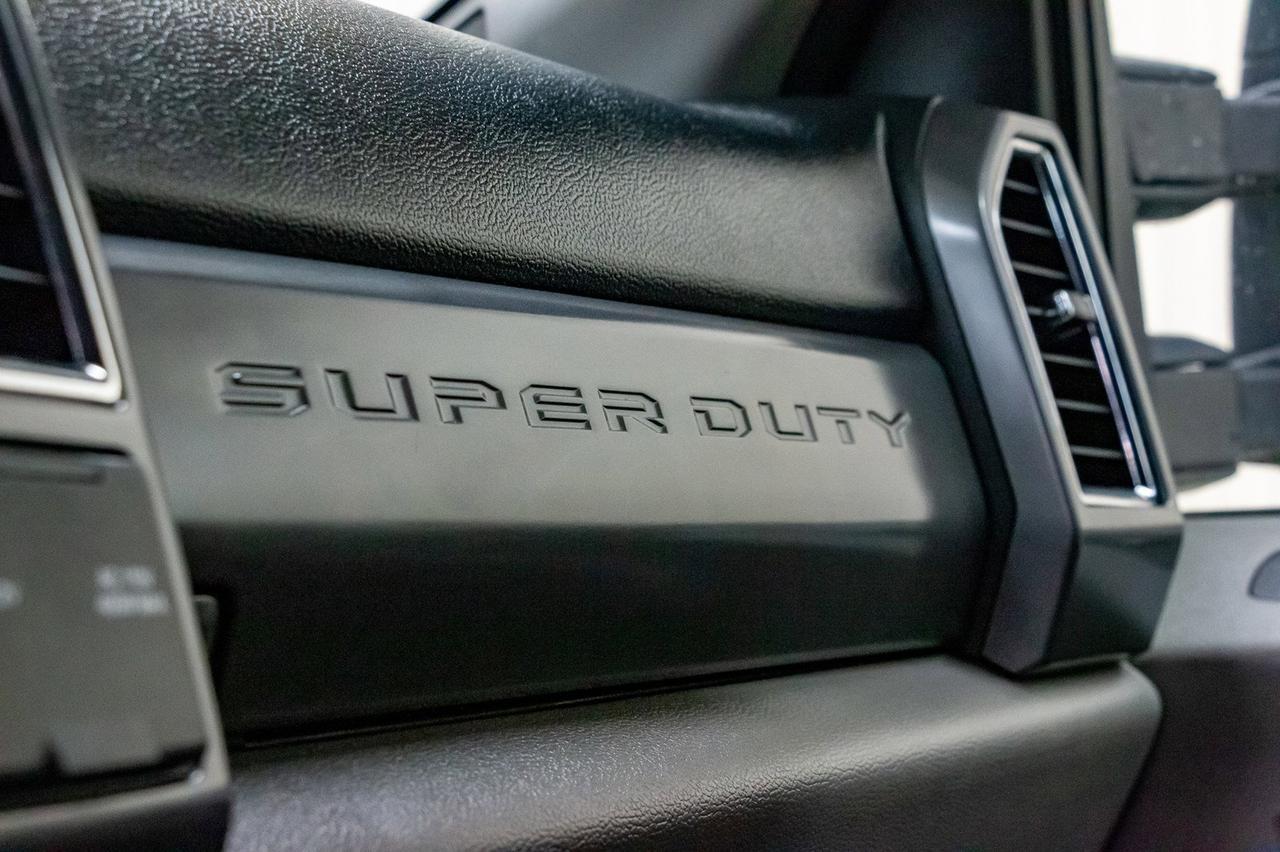 2017 Ford F-350 4x4 CRew Cab XLT Deck Red Deer AB