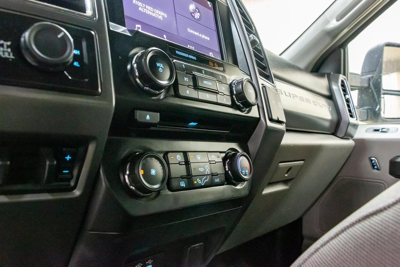 2017 Ford F-350 4x4 CRew Cab XLT Deck Red Deer AB