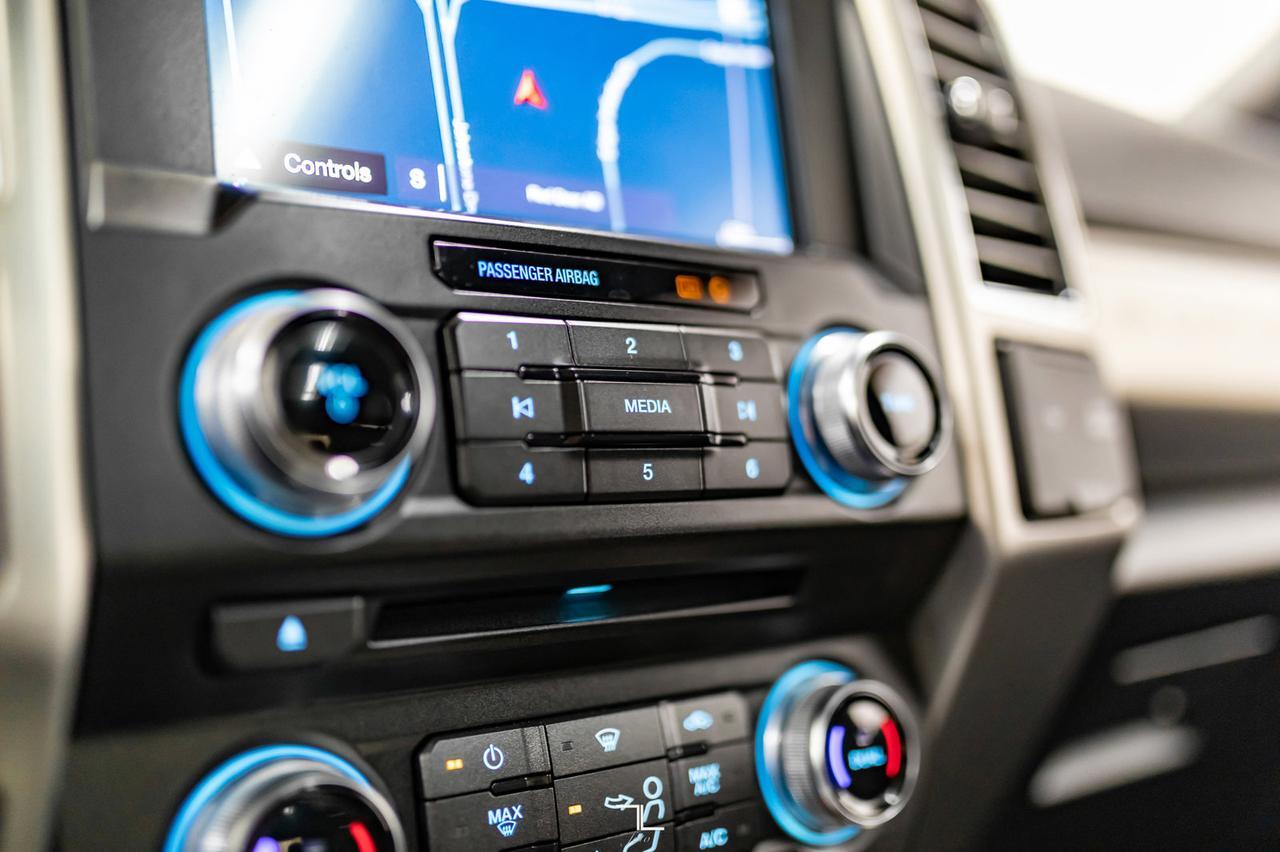 2017 Ford F-350 4x4 Crew Cab Platinum Diesel Leather Roof Nav BCam Red Deer AB