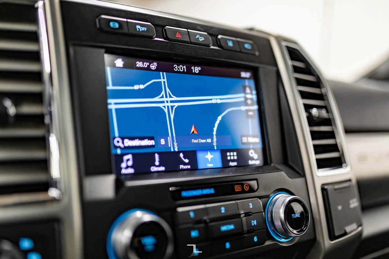 2017 Ford F-350 4x4 Crew Cab Platinum Diesel Leather Roof Nav BCam Red Deer AB