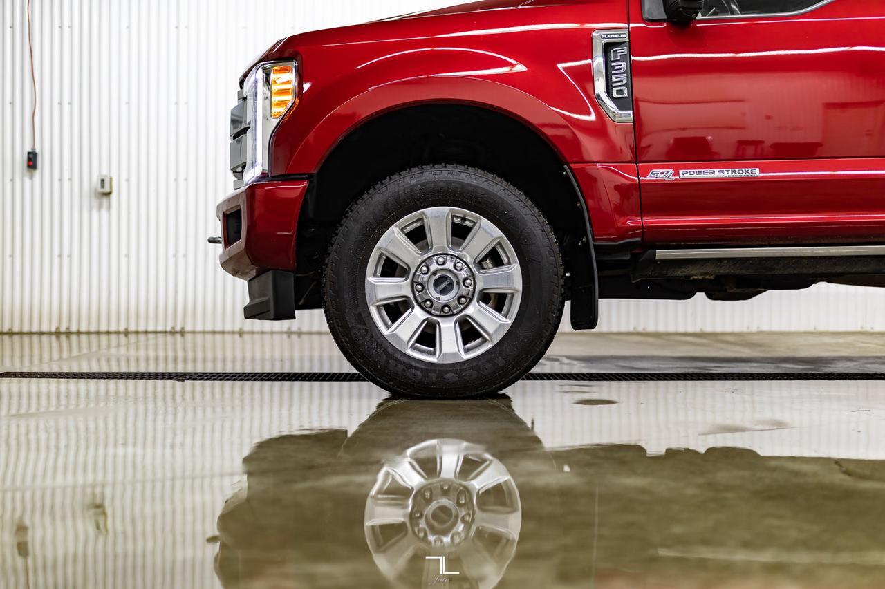 2017 Ford F-350 4x4 Crew Cab Platinum Diesel Leather Roof Nav BCam Red Deer AB