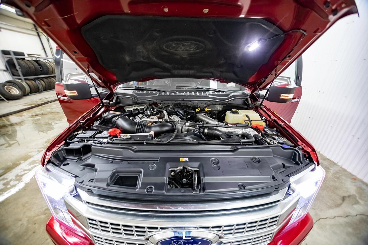 2017 Ford F-350 4x4 Crew Cab Platinum Diesel Leather Roof Nav BCam Red Deer AB