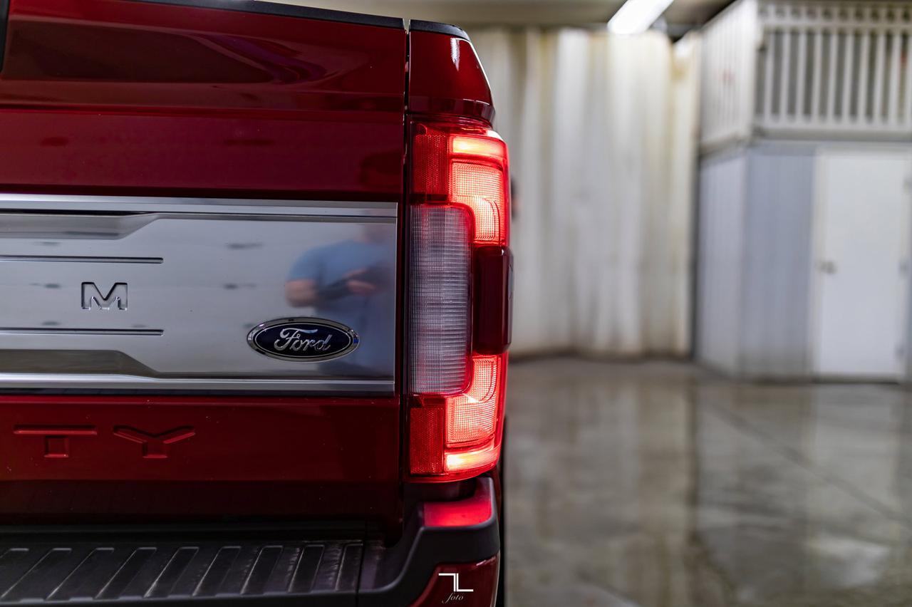 2017 Ford F-350 4x4 Crew Cab Platinum Diesel Leather Roof Nav BCam Red Deer AB