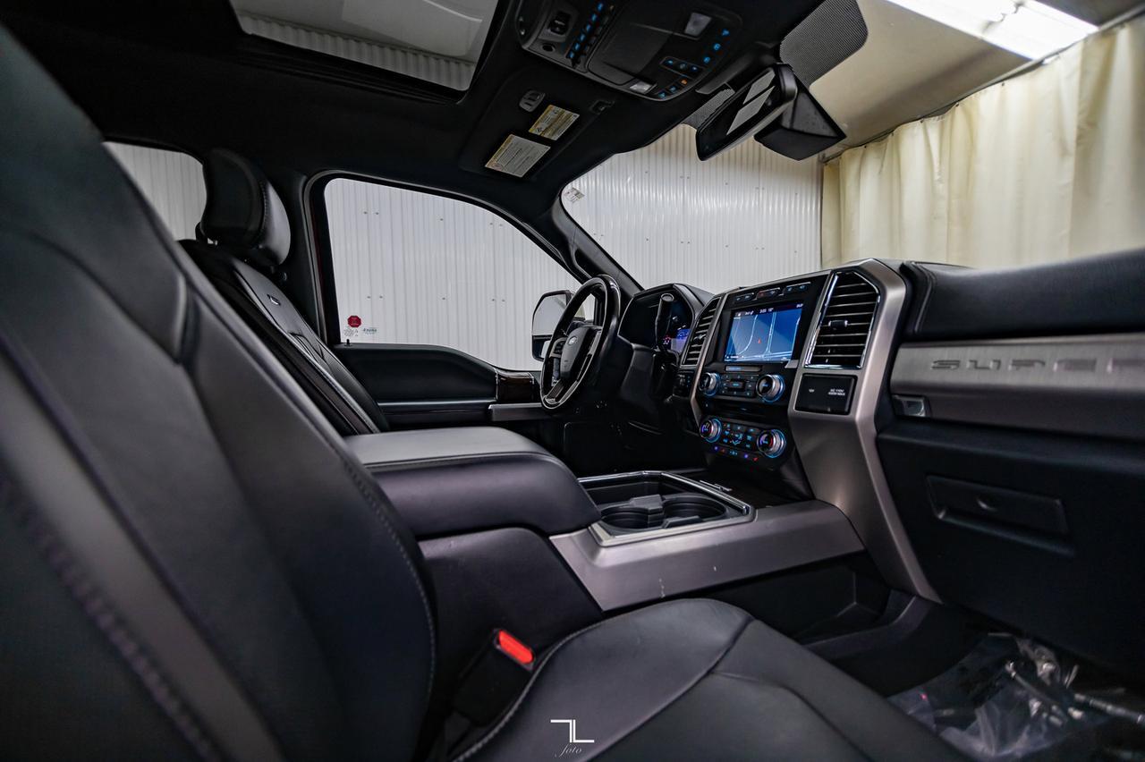 2017 Ford F-350 4x4 Crew Cab Platinum Diesel Leather Roof Nav BCam Red Deer AB