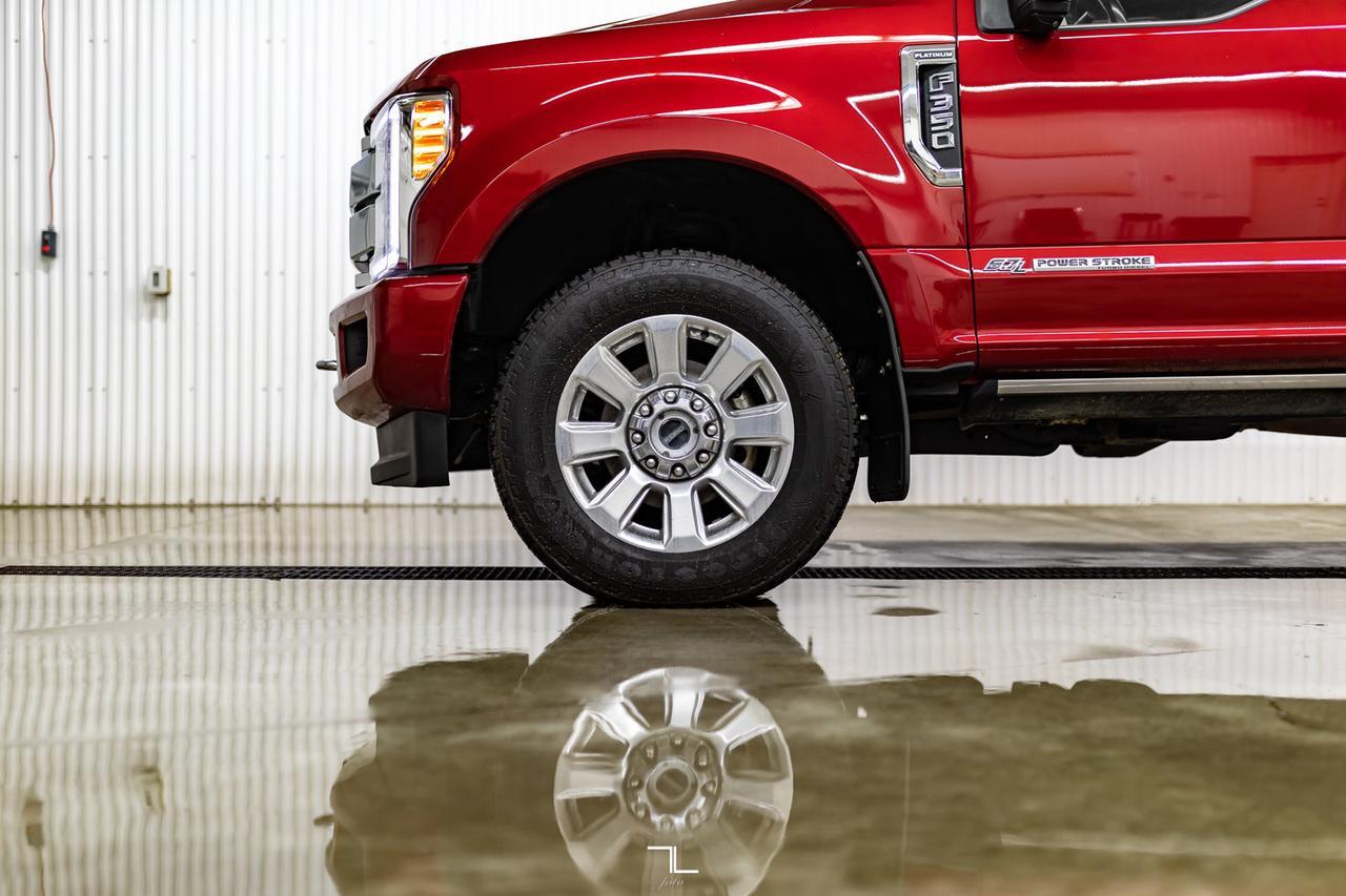 2017 Ford F-350 4x4 Crew Cab Platinum Diesel Leather Roof Nav BCam Red Deer AB
