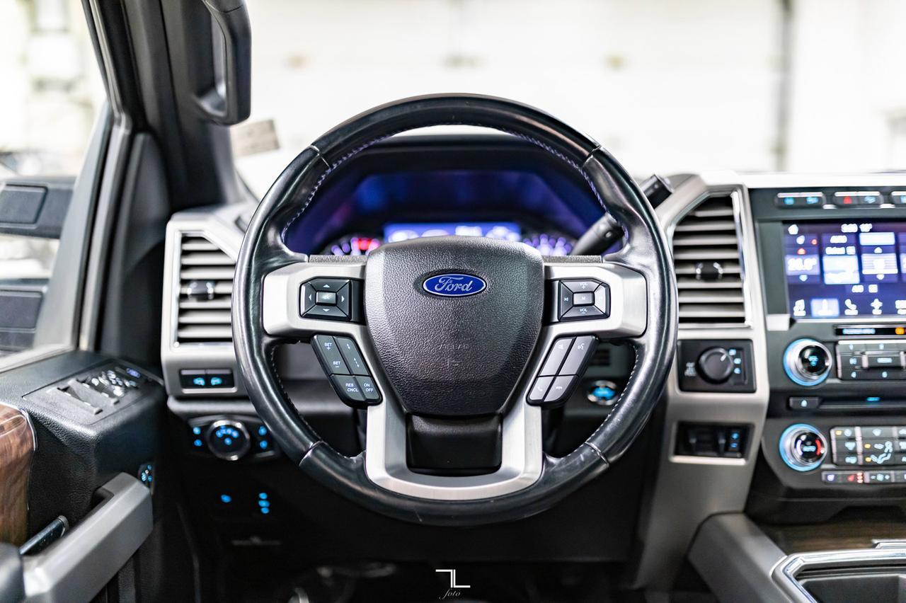 2017 Ford F-350 4x4 Crew Cab Platinum Diesel Leather Roof Nav BCam Red Deer AB