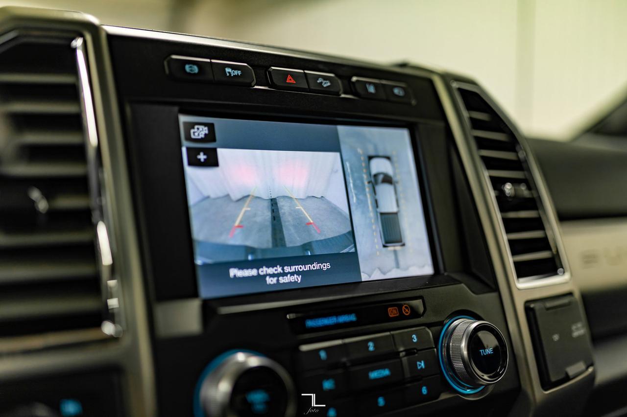 2017 Ford F-350 4x4 Crew Cab Platinum Diesel Leather Roof Nav BCam Red Deer AB