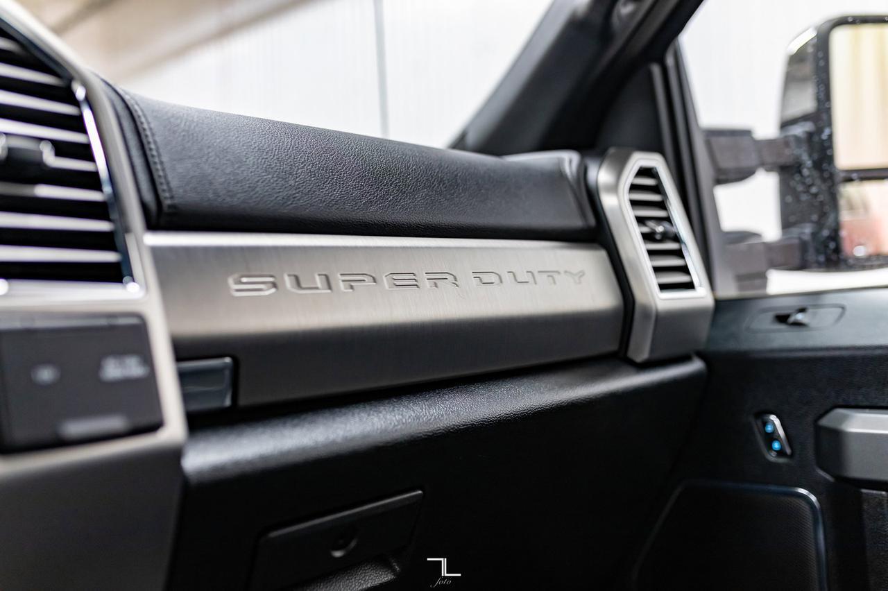 2017 Ford F-350 4x4 Crew Cab Platinum Diesel Leather Roof Nav BCam Red Deer AB