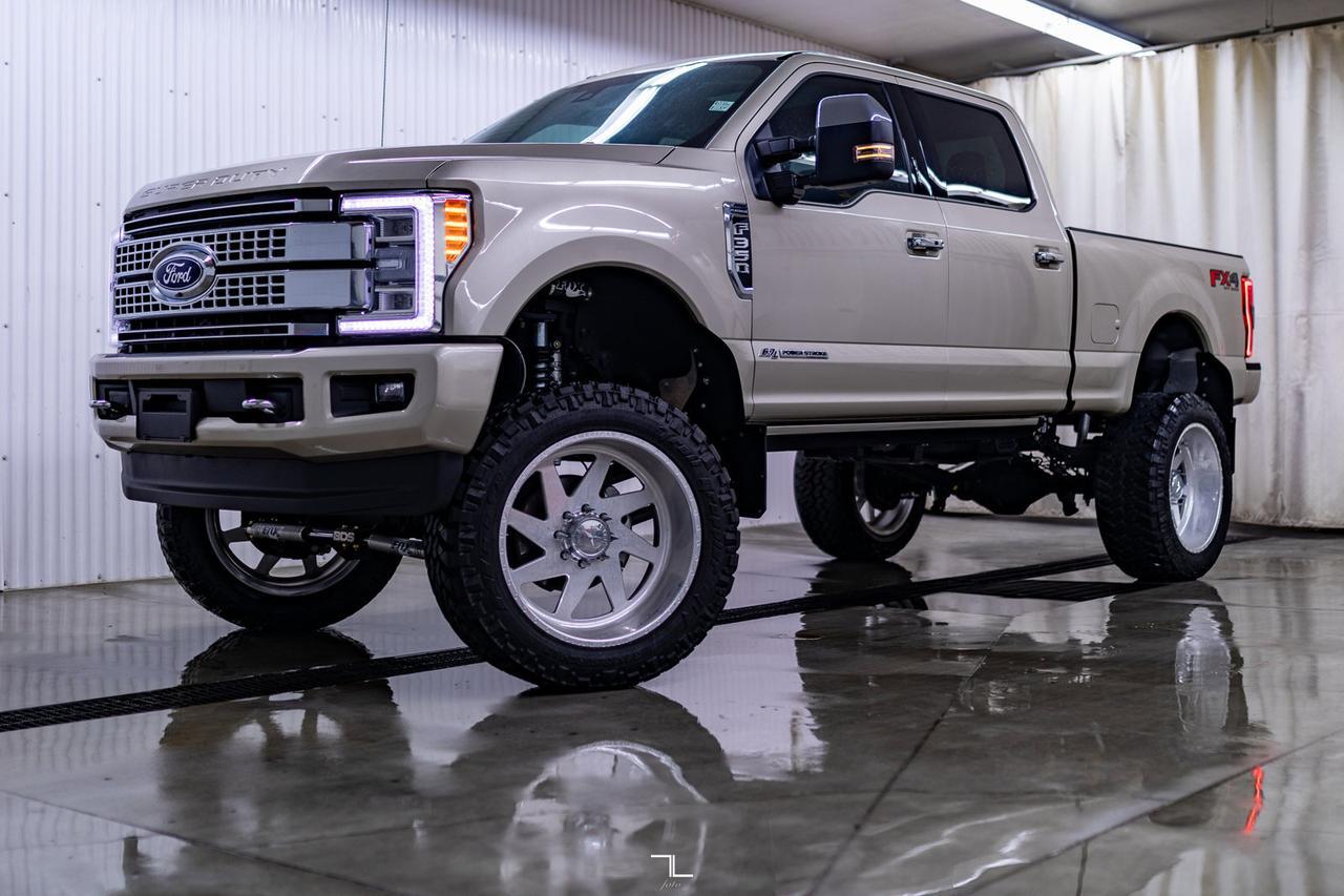 2017 Ford F-350 4x4 Crew Cab Platinum FX4 Diesel 8" Lift Leather Roof Nav Red Deer AB