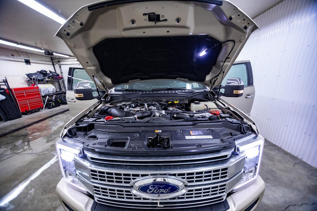 2017 Ford F-350 4x4 Crew Cab Platinum FX4 Diesel 8&quot; Lift Leather Roof Nav Red Deer AB