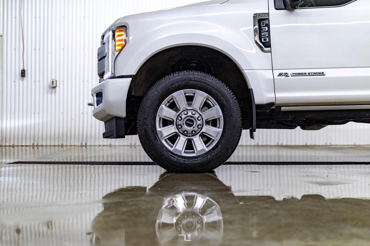 2017 Ford F-350 4x4 Crew Cab Platinum FX4 Diesel Leather Roof Nav Red Deer AB