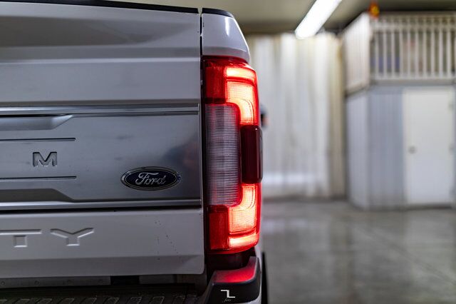 2017 Ford F-350 4x4 Crew Cab Platinum FX4 Diesel Leather Roof Nav Red Deer AB