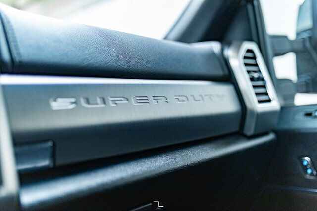 2017 Ford F-350 4x4 Crew Cab Platinum FX4 Diesel Leather Roof Nav Red Deer AB