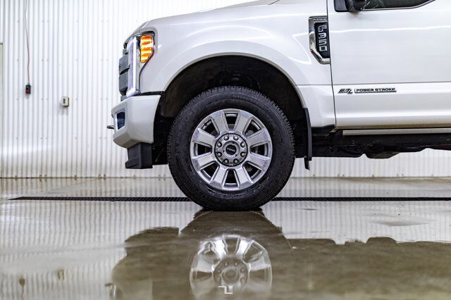 2017 Ford F-350 4x4 Crew Cab Platinum FX4 Diesel Leather Roof Nav Red Deer AB