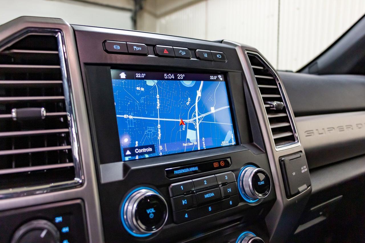 2017 Ford F-350 4x4 Crew Cab Platinum FX4 Diesel Leather Roof Nav Red Deer AB