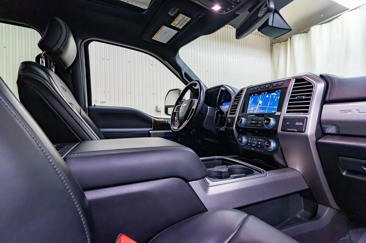 2017 Ford F-350 4x4 Crew Cab Platinum FX4 Diesel Leather Roof Nav Red Deer AB