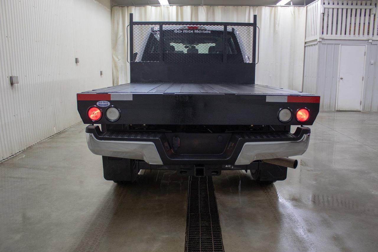 2017 Ford F-350 4x4 Crew Cab XL Flat Deck Red Deer AB