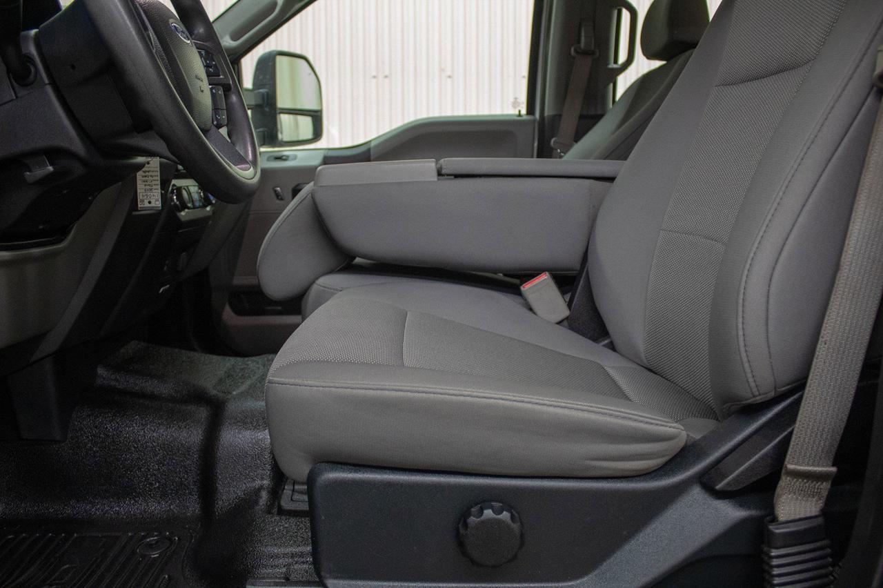 2017 Ford F-350 4x4 Crew Cab XL Flat Deck Red Deer AB