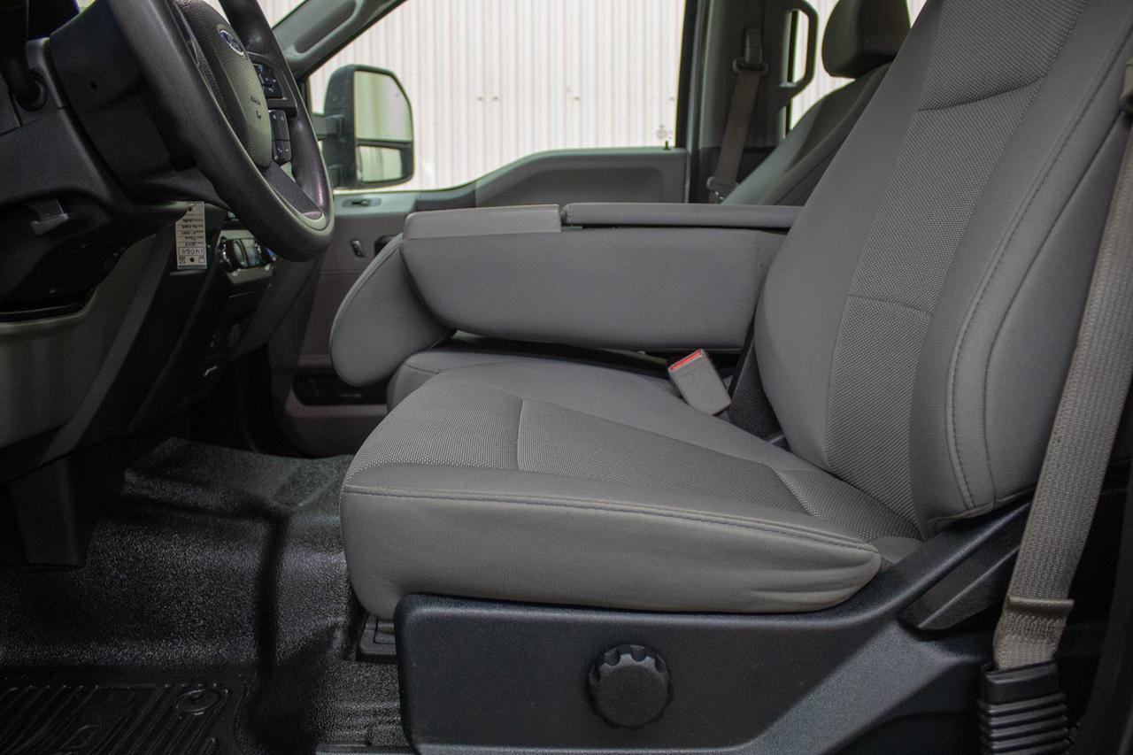 2017 Ford F-350 4x4 Crew Cab XL Flat Deck Red Deer AB