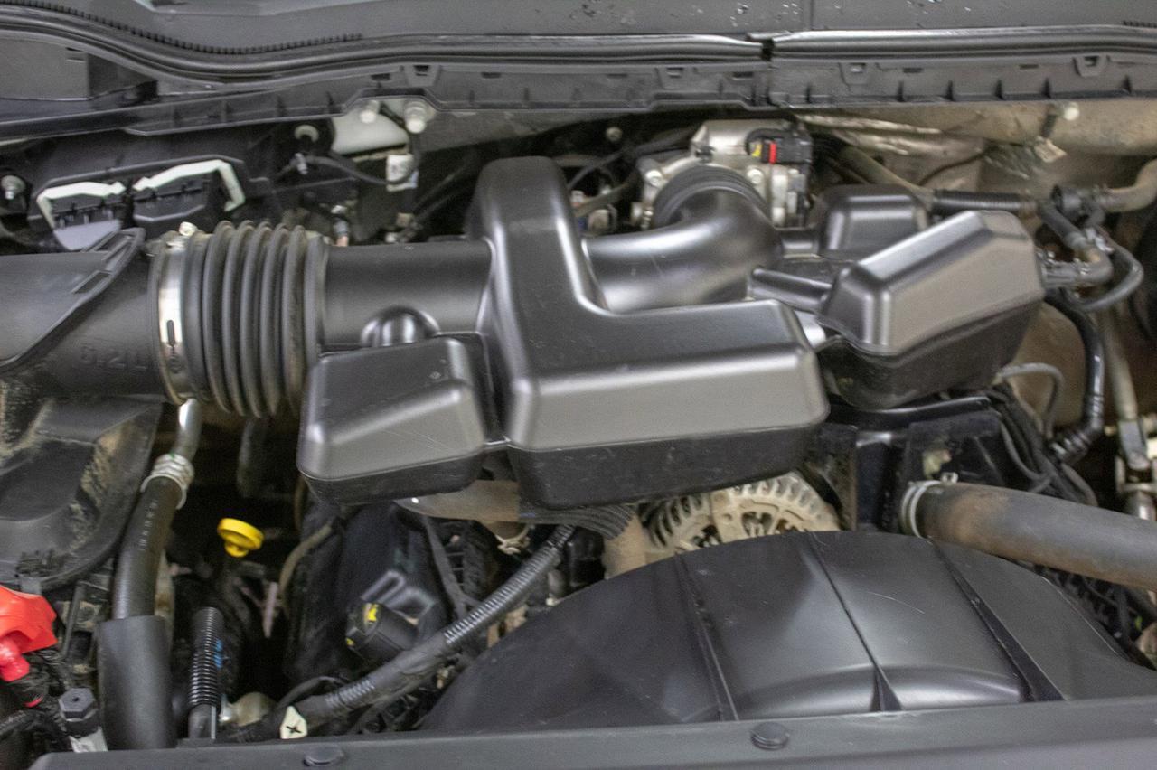 2017 Ford F-350 4x4 Crew Cab XL Flat Deck Red Deer AB