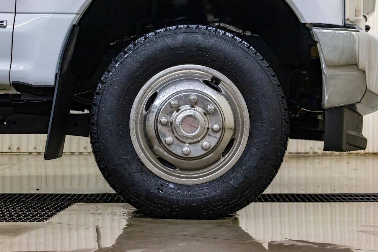 2017 Ford F-350 4x4 Crew Cab XLT Deck Dually Diesel Red Deer AB