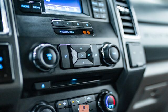 2017 Ford F-350 4x4 Crew Cab XLT Deck Dually Red Deer AB