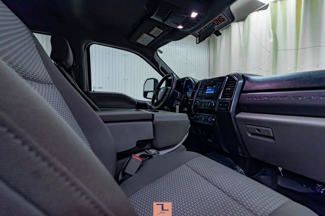 2017 Ford F-350 4x4 Crew Cab XLT Deck Dually Red Deer AB