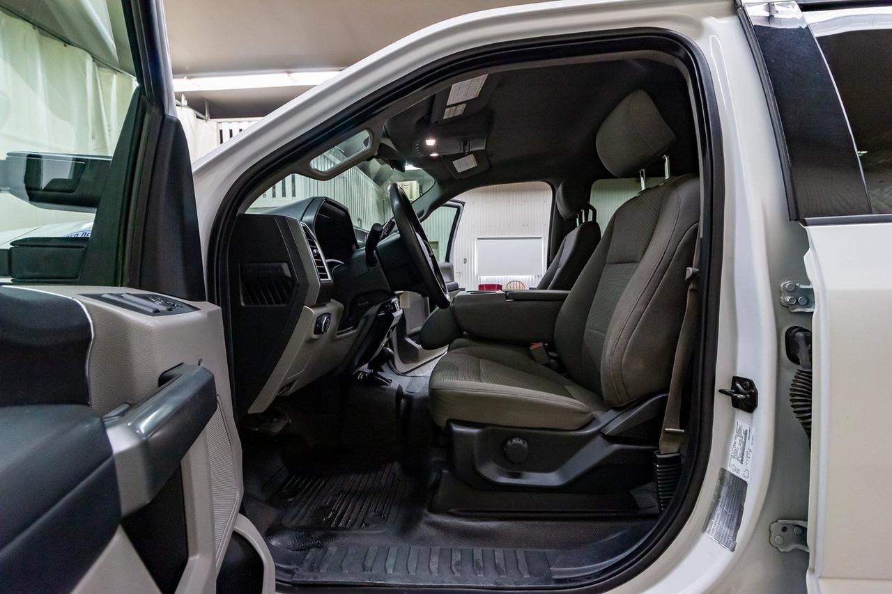 2017 Ford F-350 4x4 Crew Cab XLT Deck Red Deer AB
